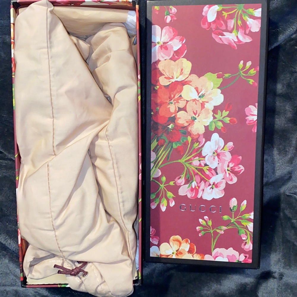 Gucci Slippers - Picture 1 of 5
